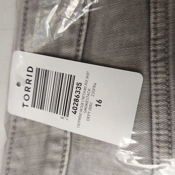 ❤️NWT VINTAGE TORRID SHORTS - BOYFRIEND VINTAGE STRETCH DENIM - PLUS SIZE - Picture 9 of 16